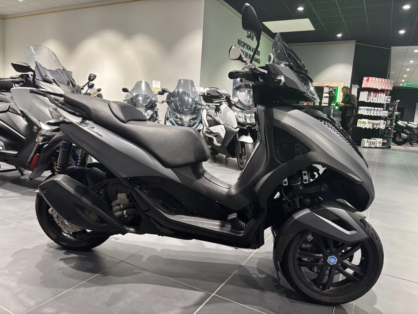 Piaggio MP3 300 Schwarz - 2