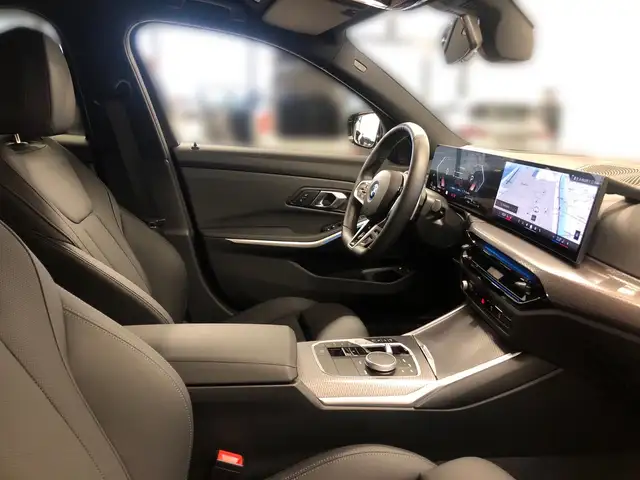BMW 3 Series view 10