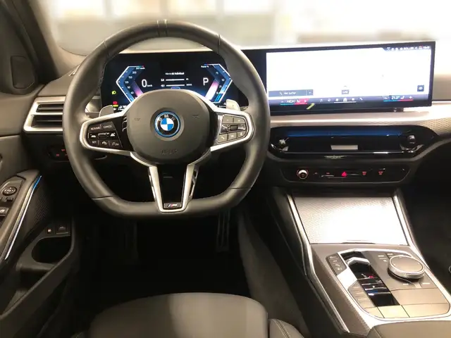 BMW 3 Series view 6