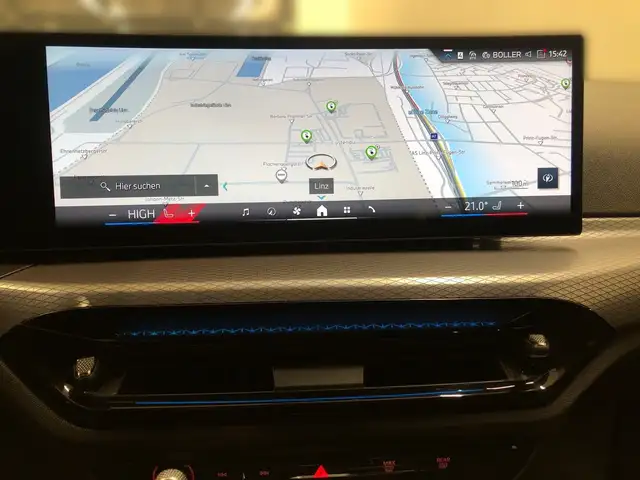 BMW 3 Series view 4