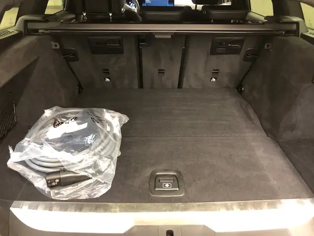 BMW 3 Series view 9