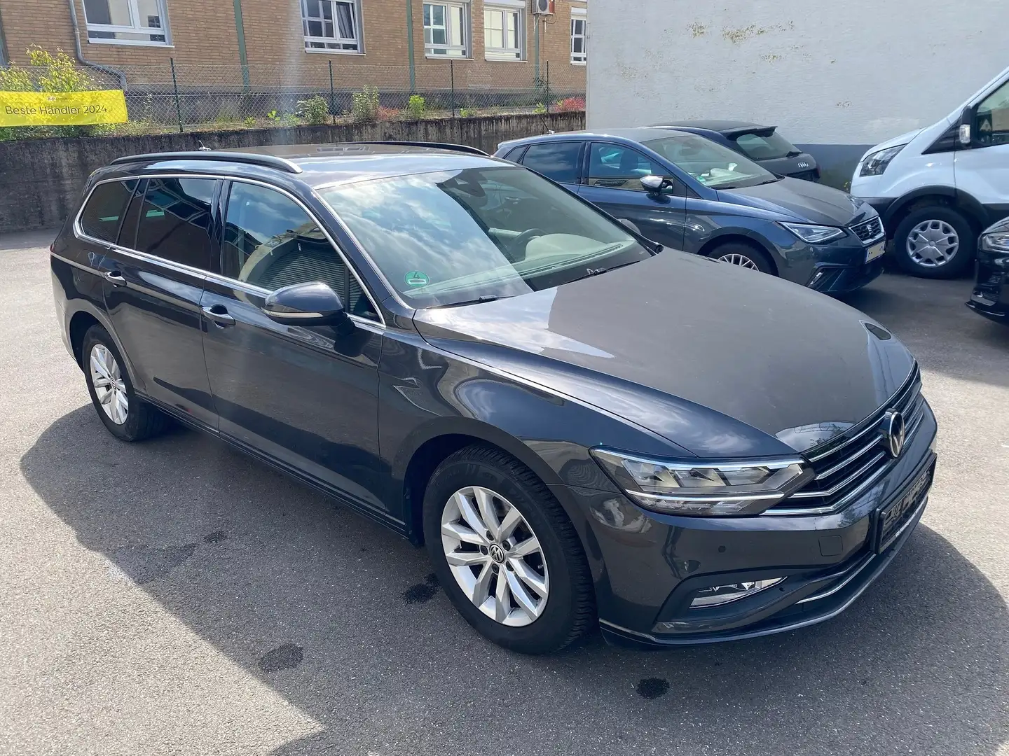 Volkswagen Passat Variant 1.5 TSI DSG Business *NAVI*LED*SHZG*AHK schwenkb* Grau - 1