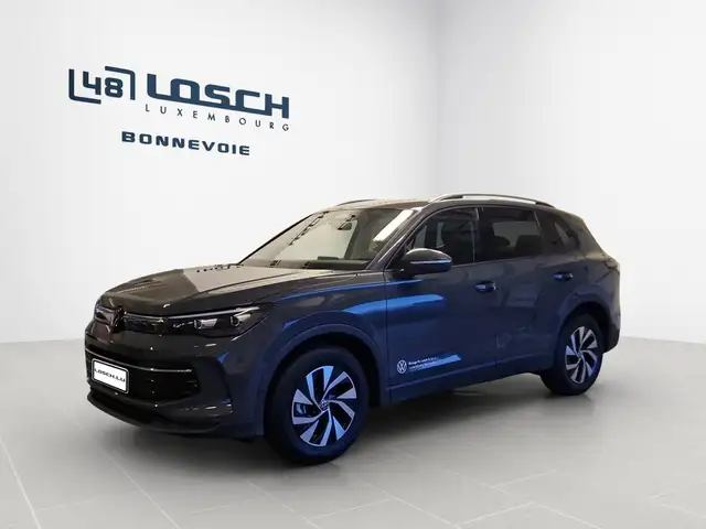 Volkswagen Tiguan view 4