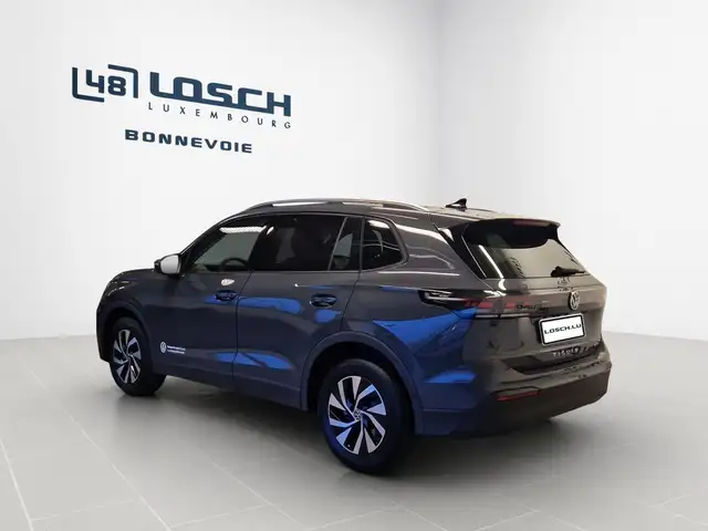 Volkswagen Tiguan view 5