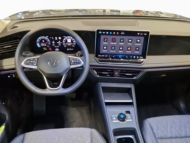 Volkswagen Tiguan view 2