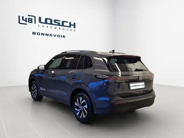 Volkswagen Tiguan view 6