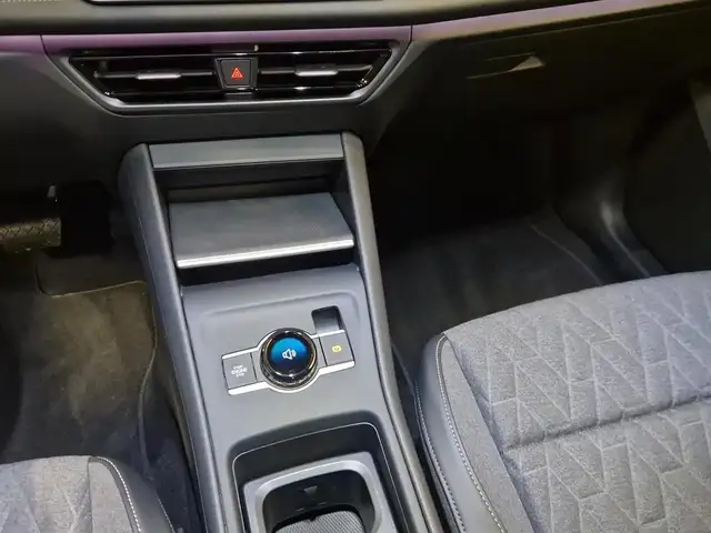 Volkswagen Tiguan view 12