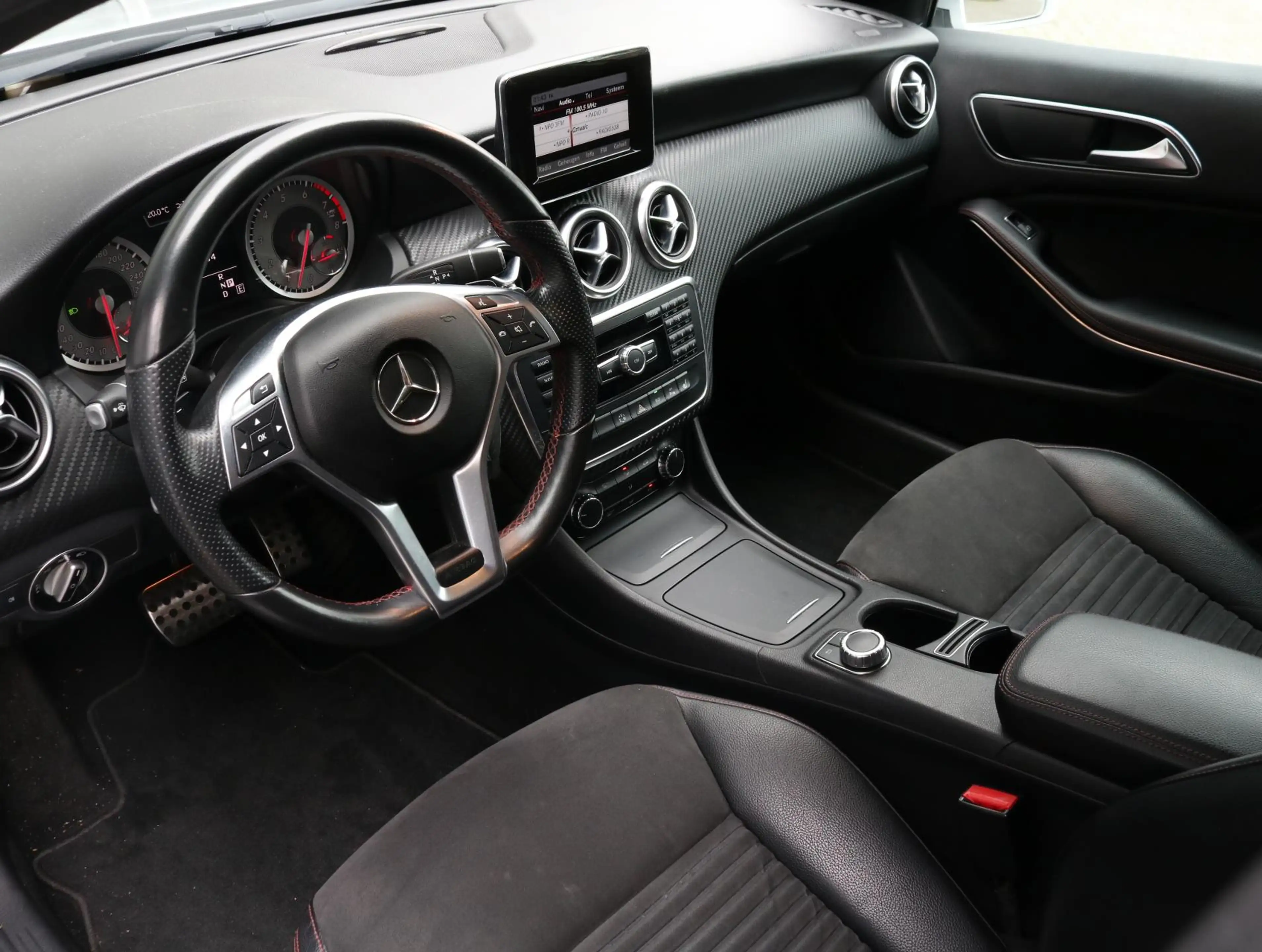 Mercedes-Benz A 200 Ambition AMG Line | Camera | Stoelverwarming — photo 2