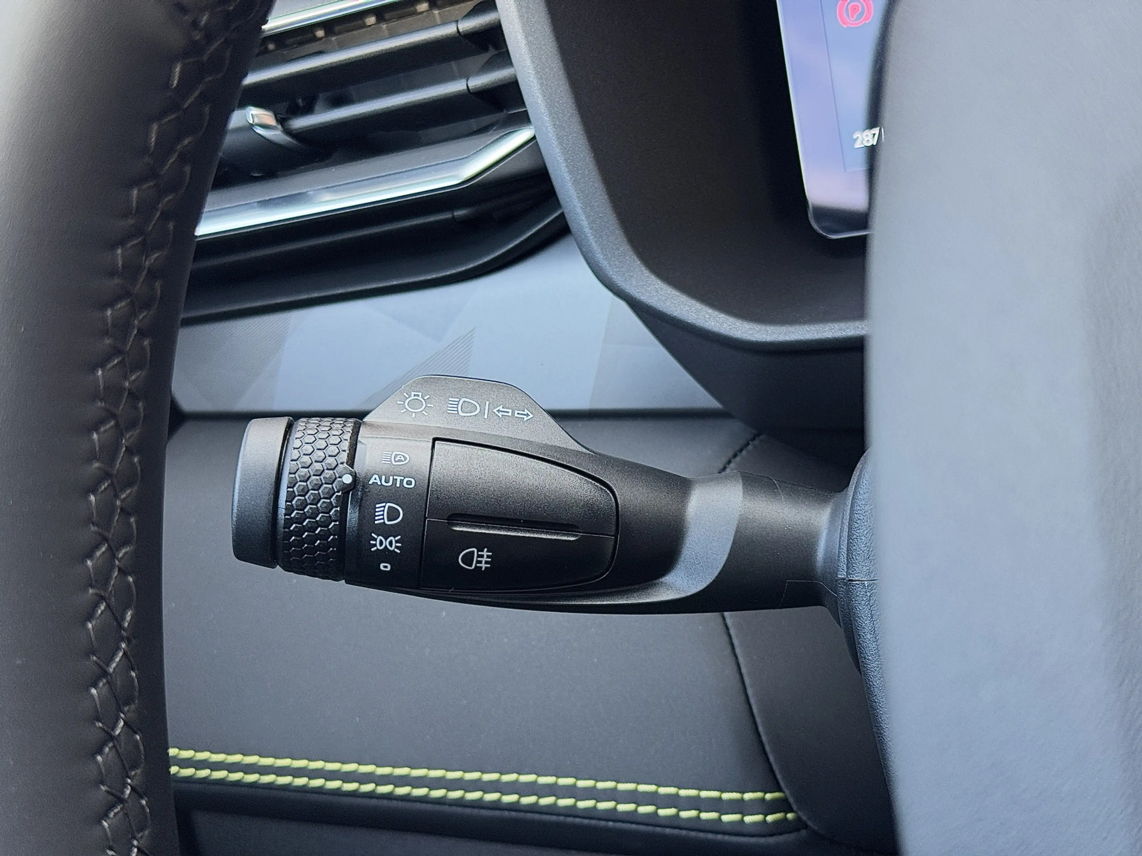 Lynk & Co 01 1.5 More | Panoramadak | Leder | 360° Camera | 20" — photo 33