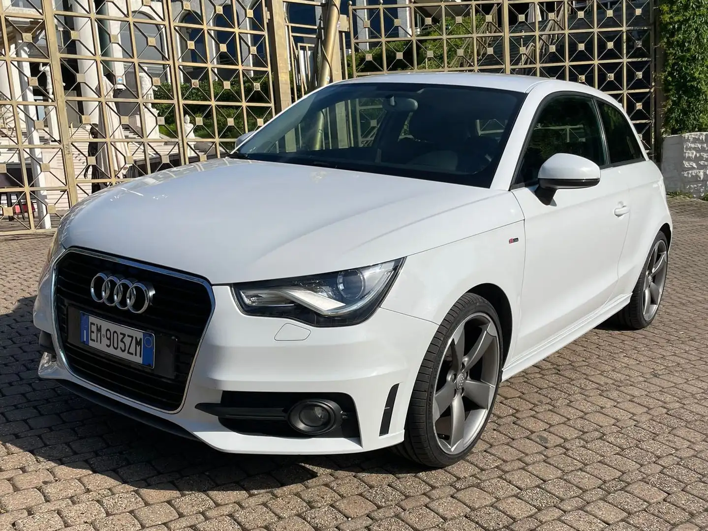 Audi A1 A1 1.6 tdi Ambition c/clima s-tronic Blanc - 1