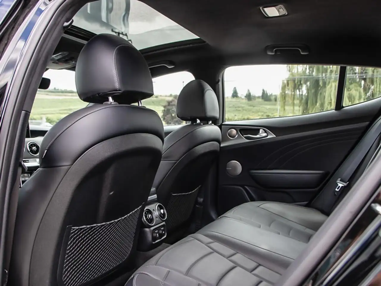 Kia Stinger photo Kia Stinger