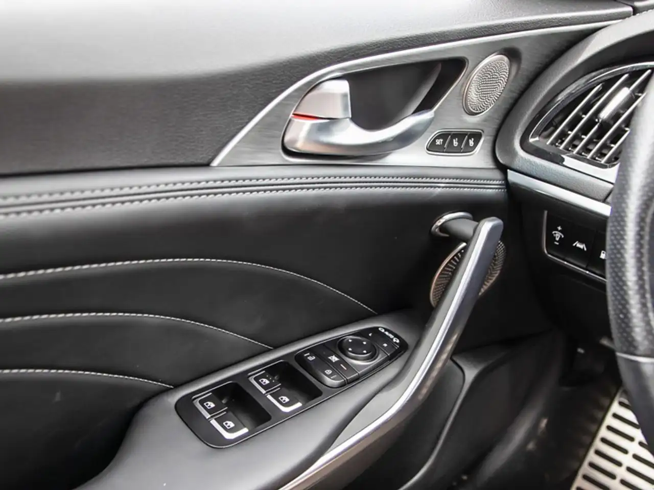Kia Stinger photo Kia Stinger