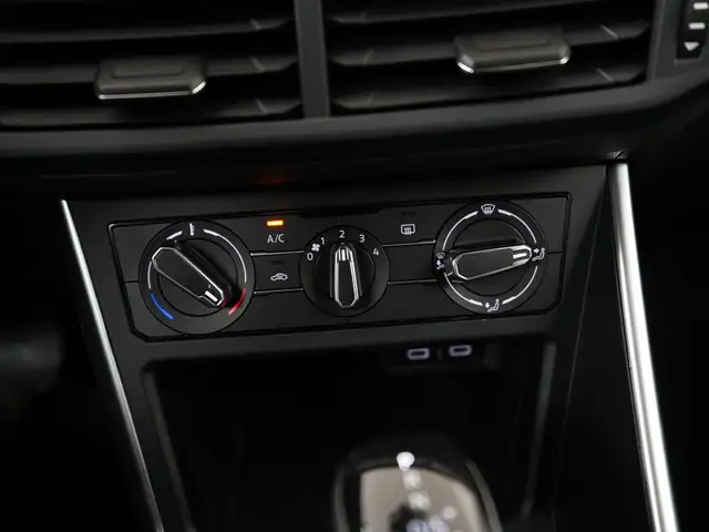 Volkswagen Polo view 11