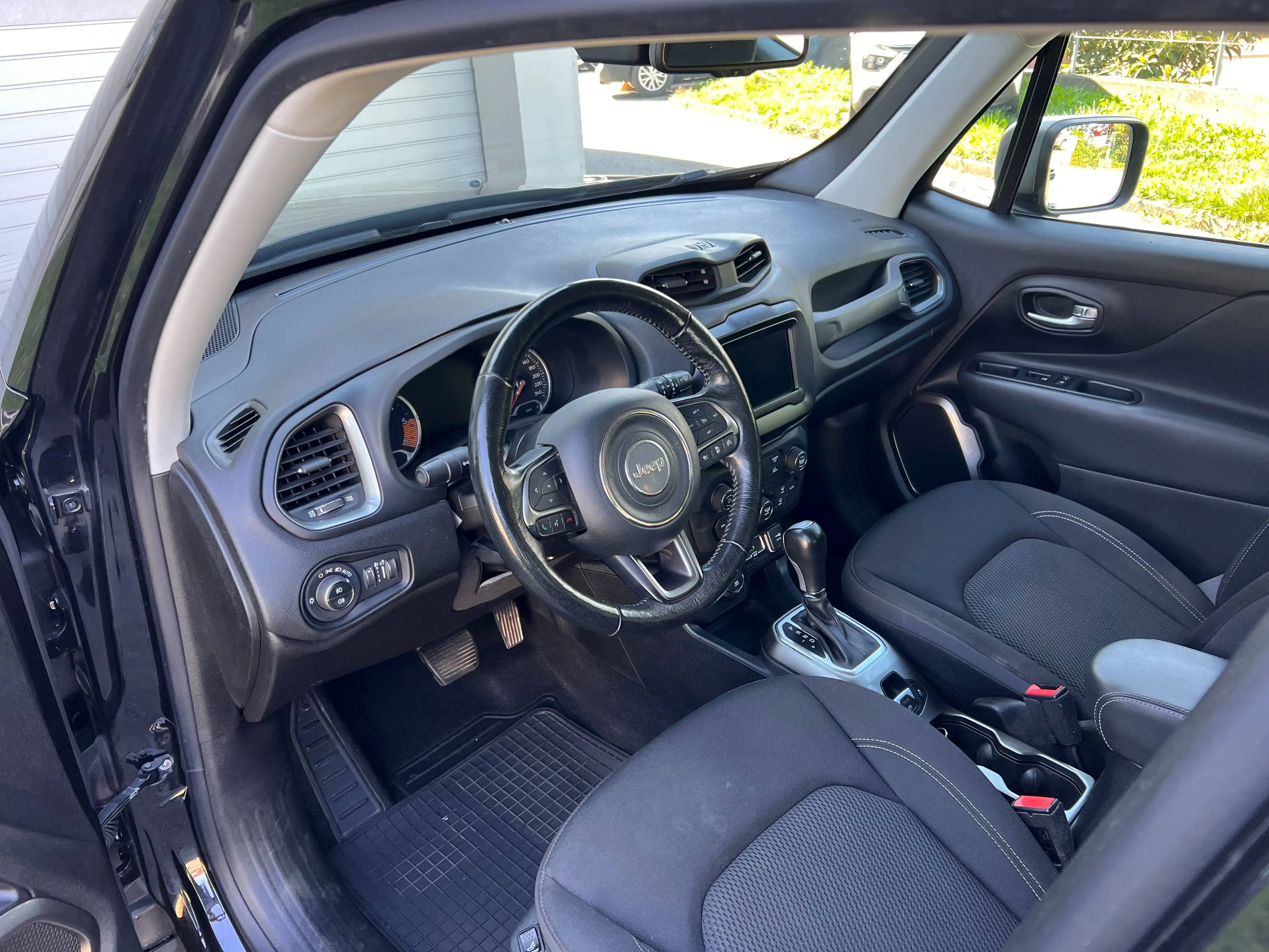 Jeep Renegade 2,0 Diesel MultiJet Allrad Automatik Limited — photo 9