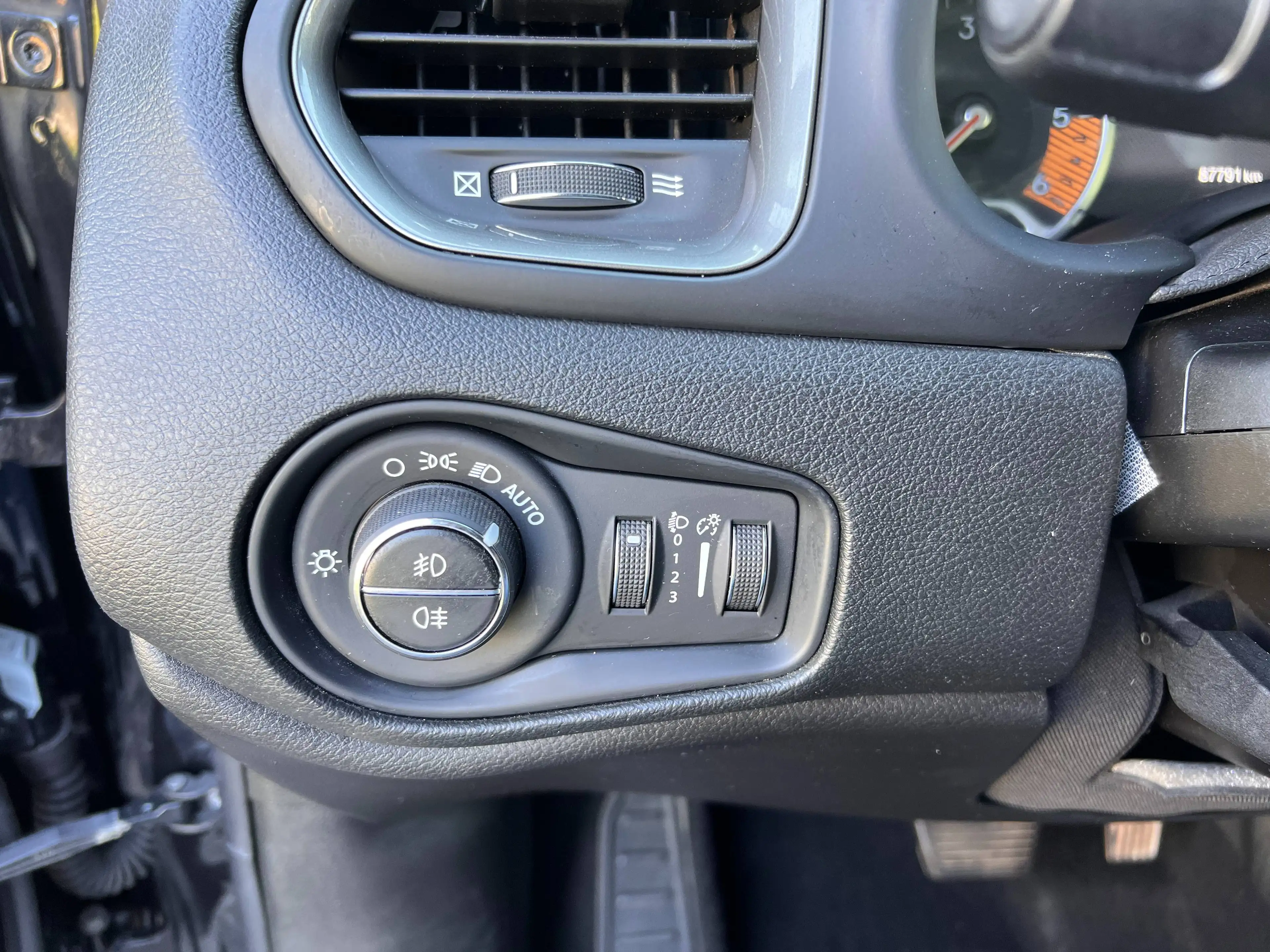 Jeep Renegade 2,0 Diesel MultiJet Allrad Automatik Limited — photo 15