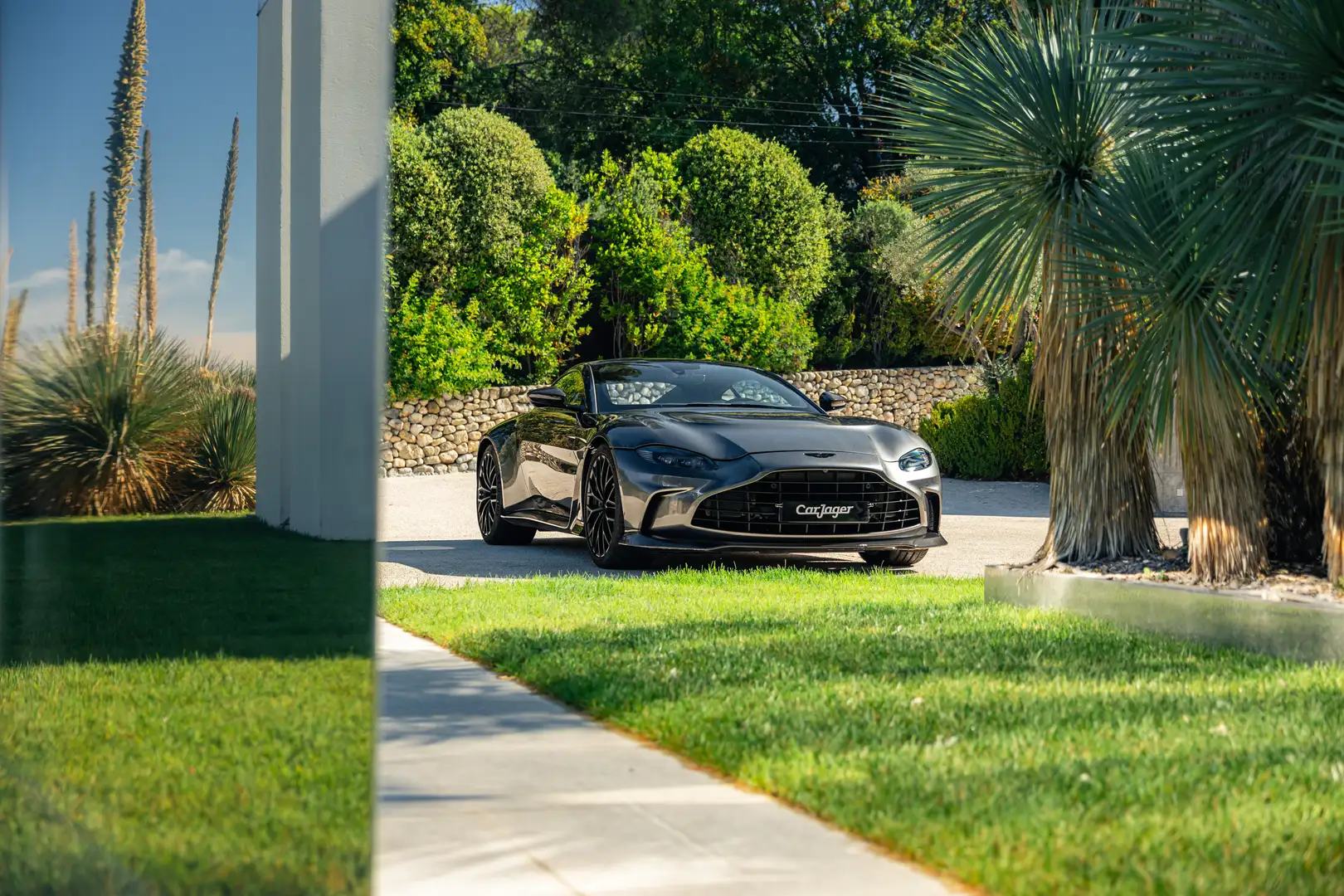 Aston Martin Vantage Coupe V12 700ch 1/333. Gris - 2