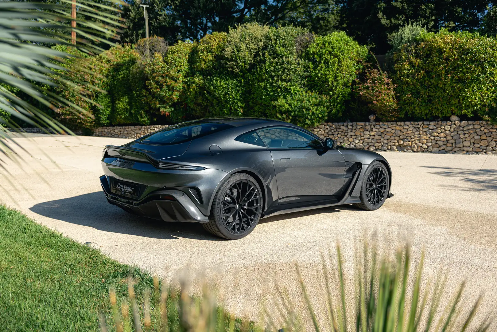 Aston Martin Vantage Coupe V12 700ch 1/333. Gris - 1