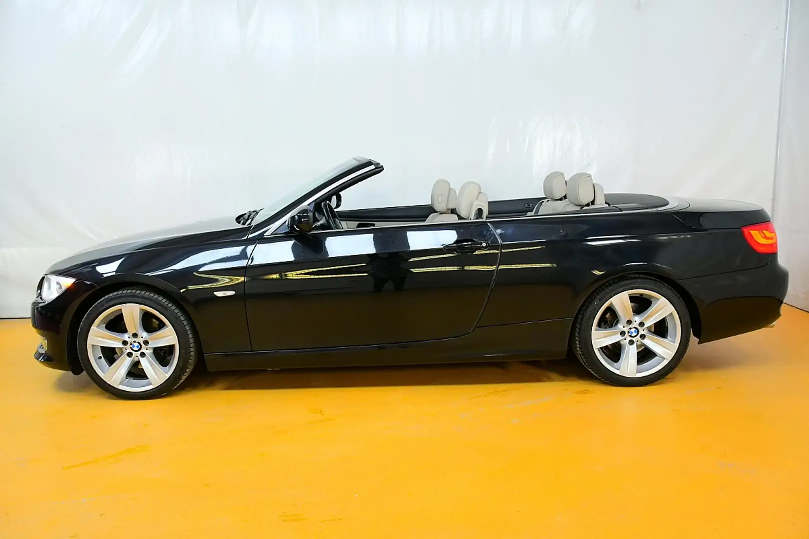 BMW 320 d Cabrio Österreich-Paket Schwarz - 2