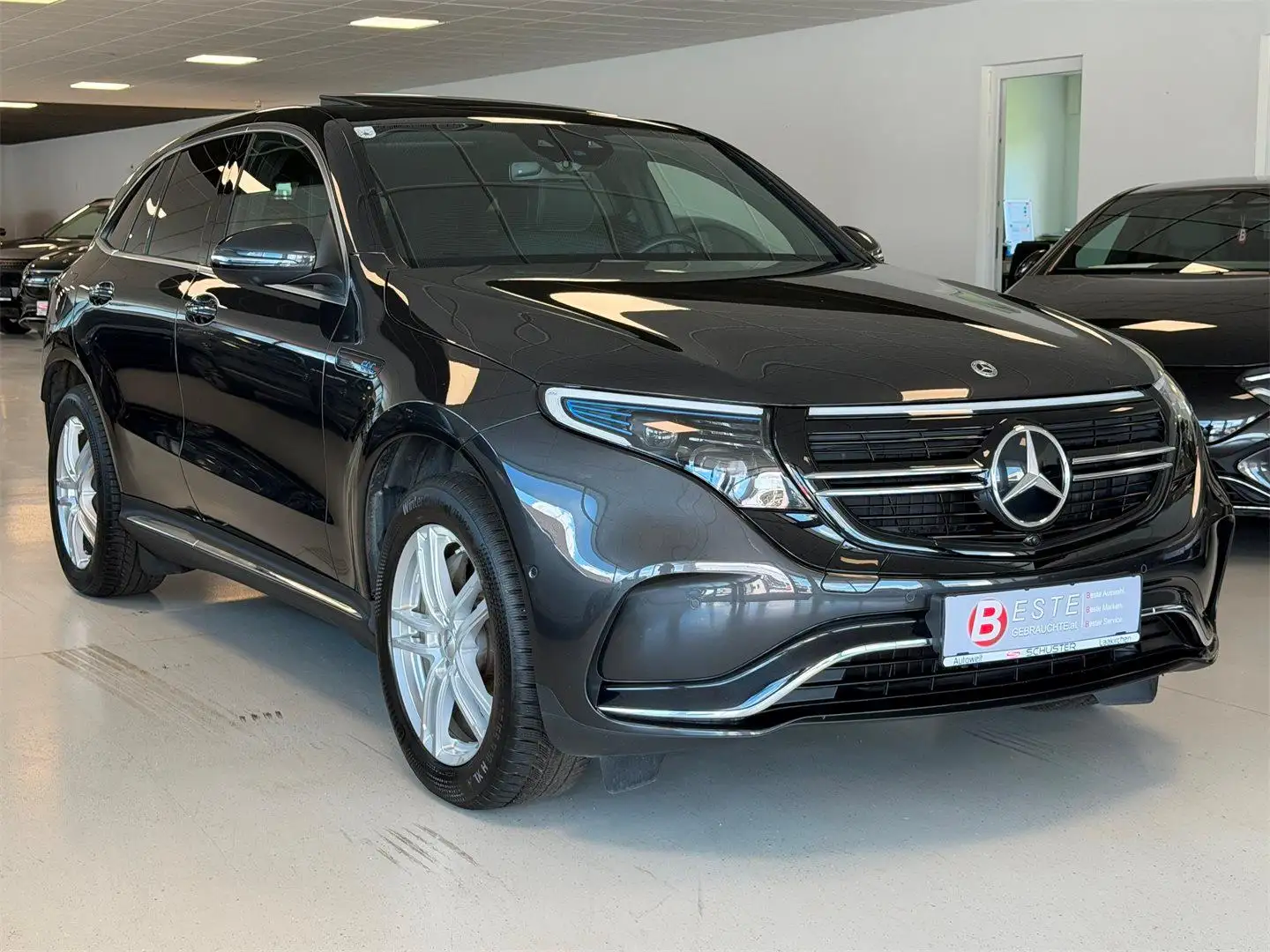 Mercedes-Benz EQC 400 4MATIC 80kWh AMG Line Grau - 1