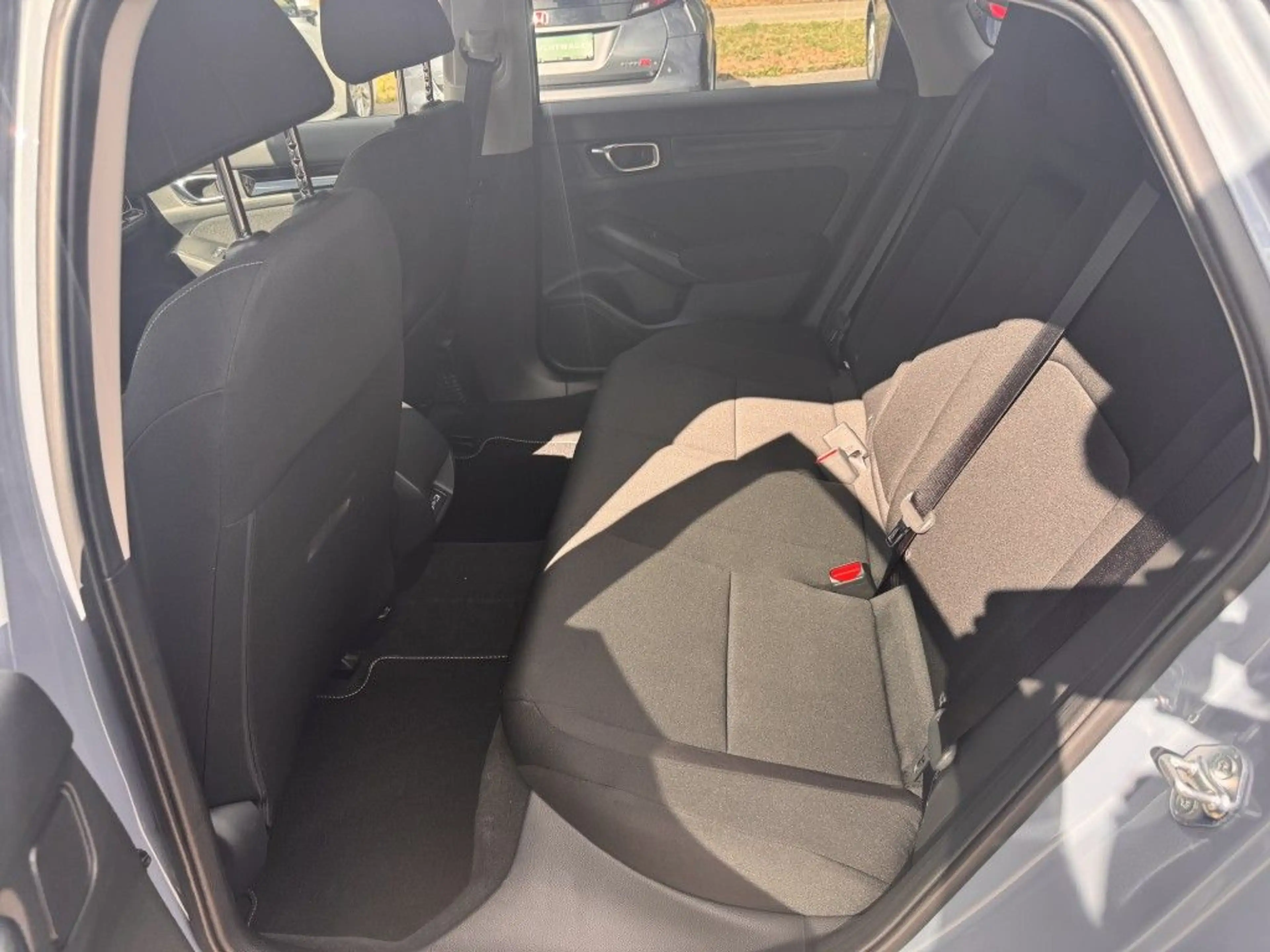 Honda Civic e:HEV 2.0 i-MMD Hybrid Elegance — photo 15