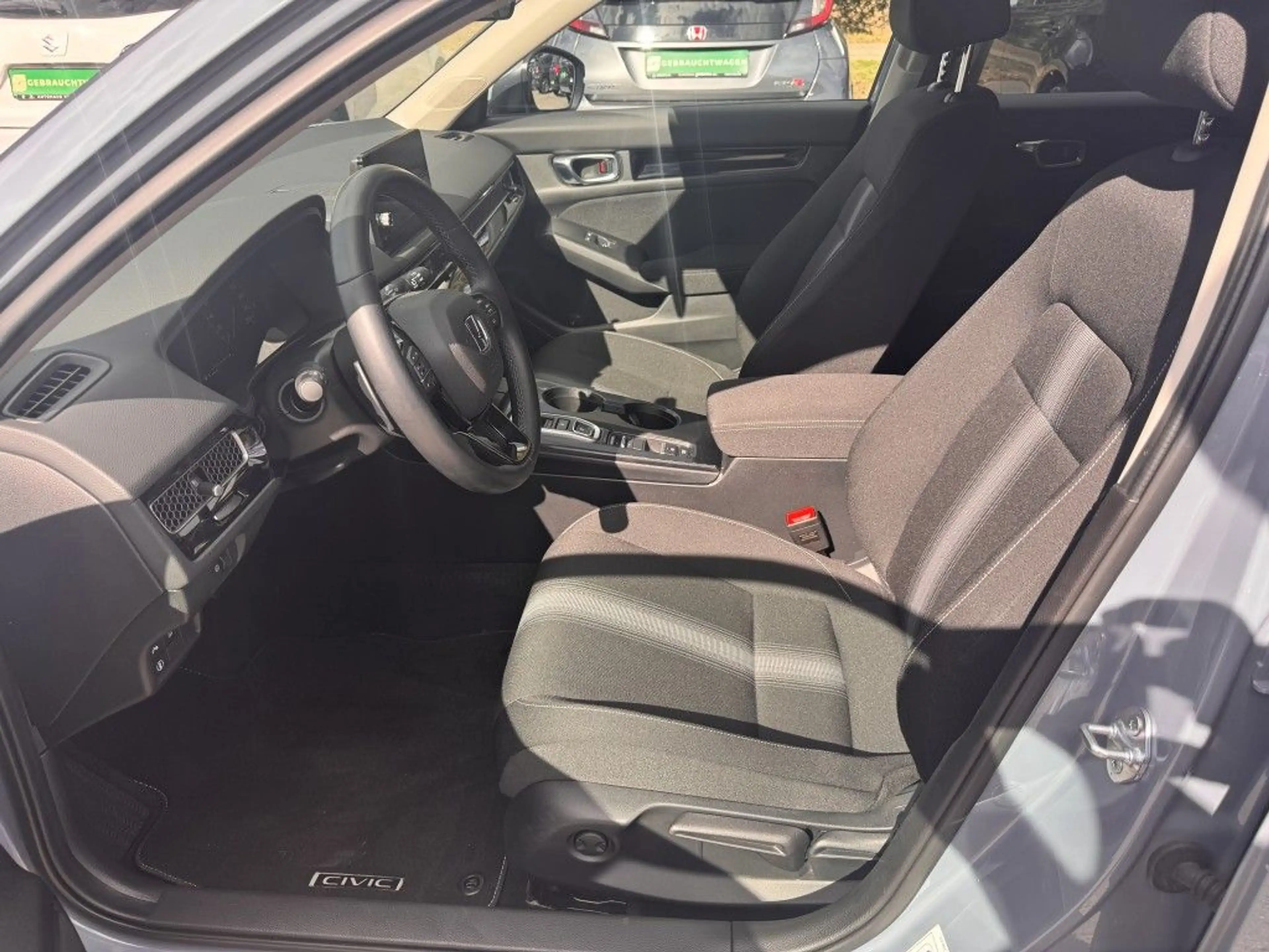 Honda Civic e:HEV 2.0 i-MMD Hybrid Elegance — photo 14