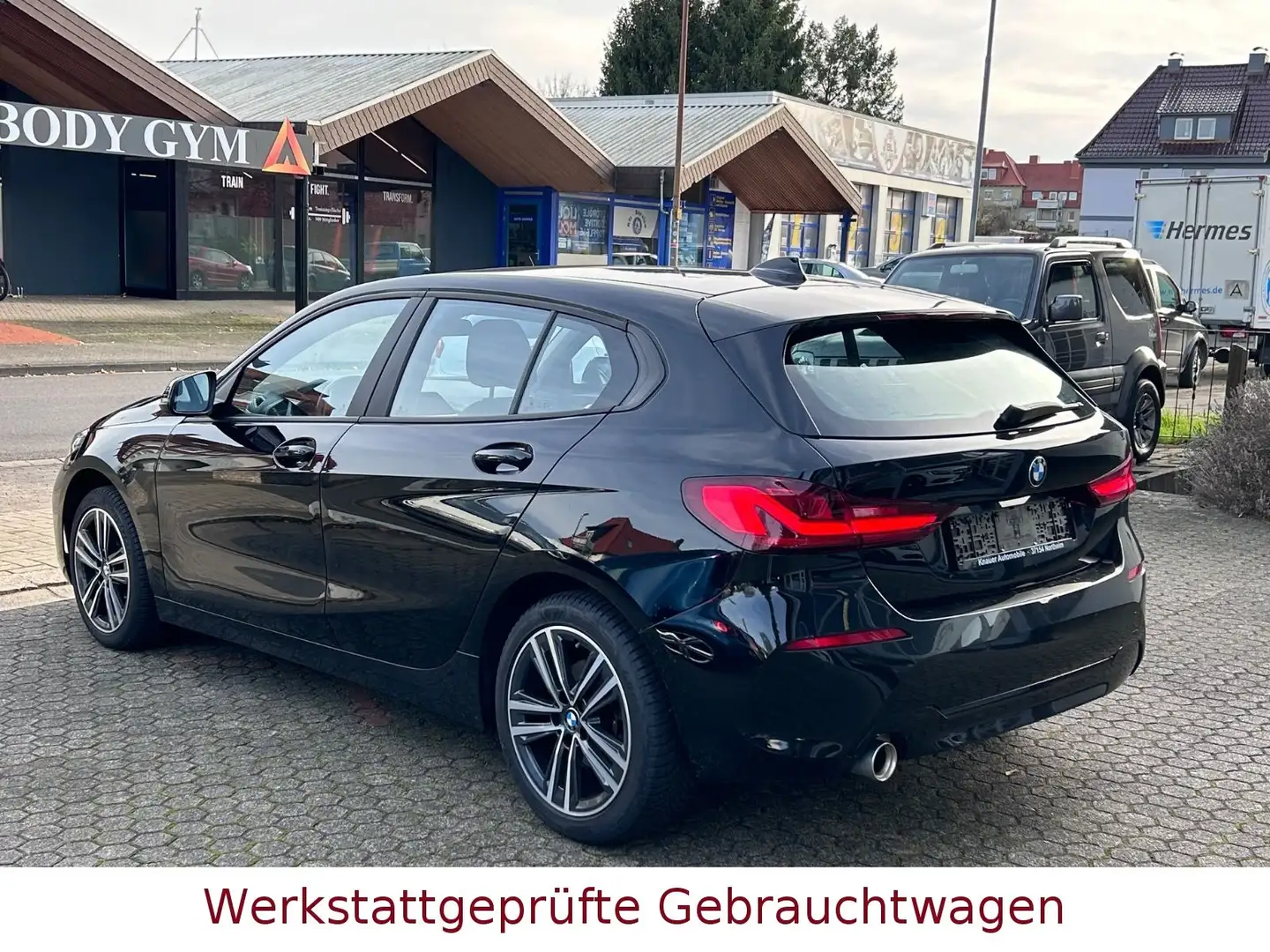 BMW 118 i Advantage*LED*Sitzheizung*PDC*2.Hand* Schwarz - 2