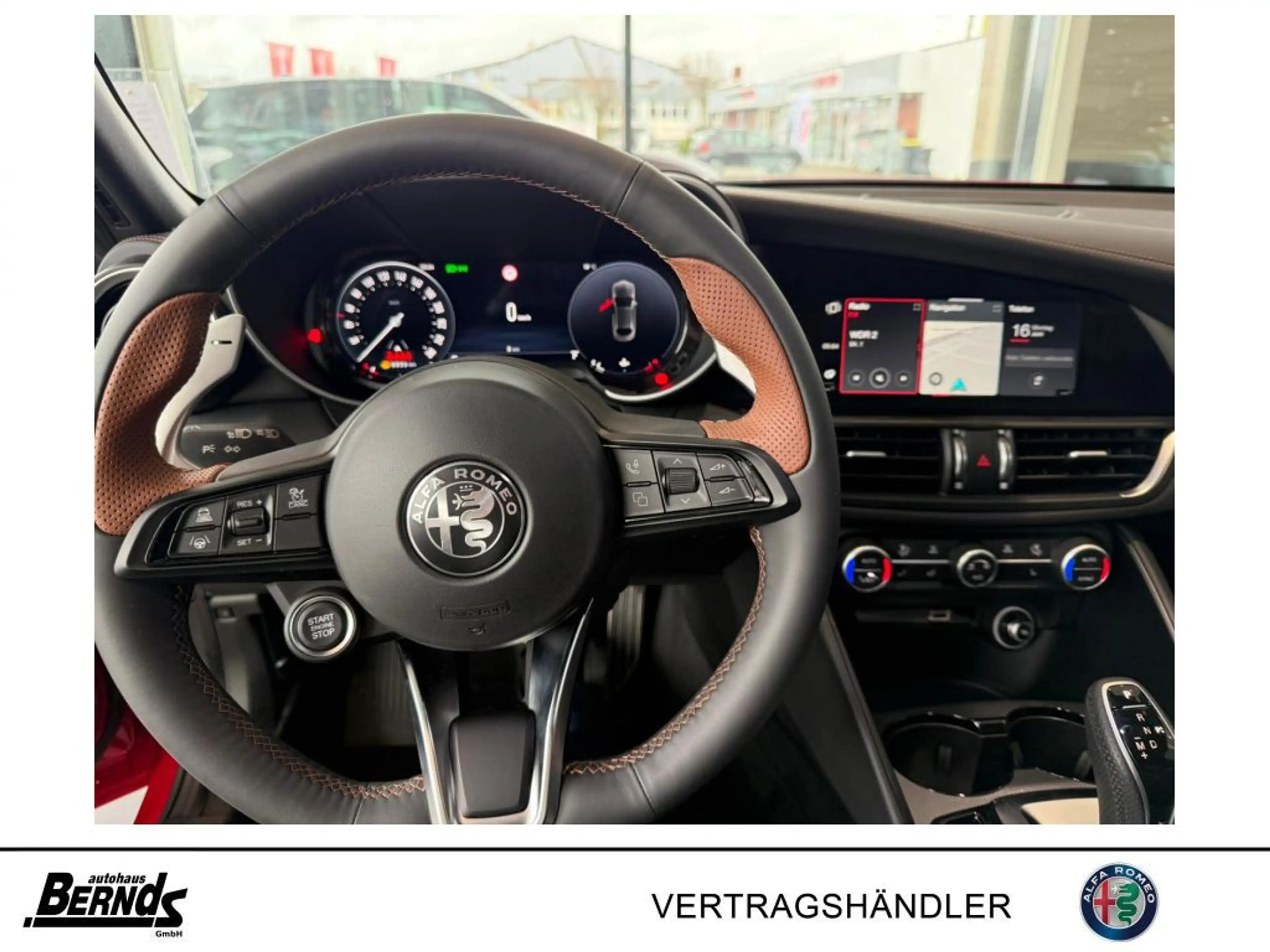 Alfa Romeo Giulia 2.0 Turbo 16V AT8-Q4 Intensa Glasschiebedach — photo 15