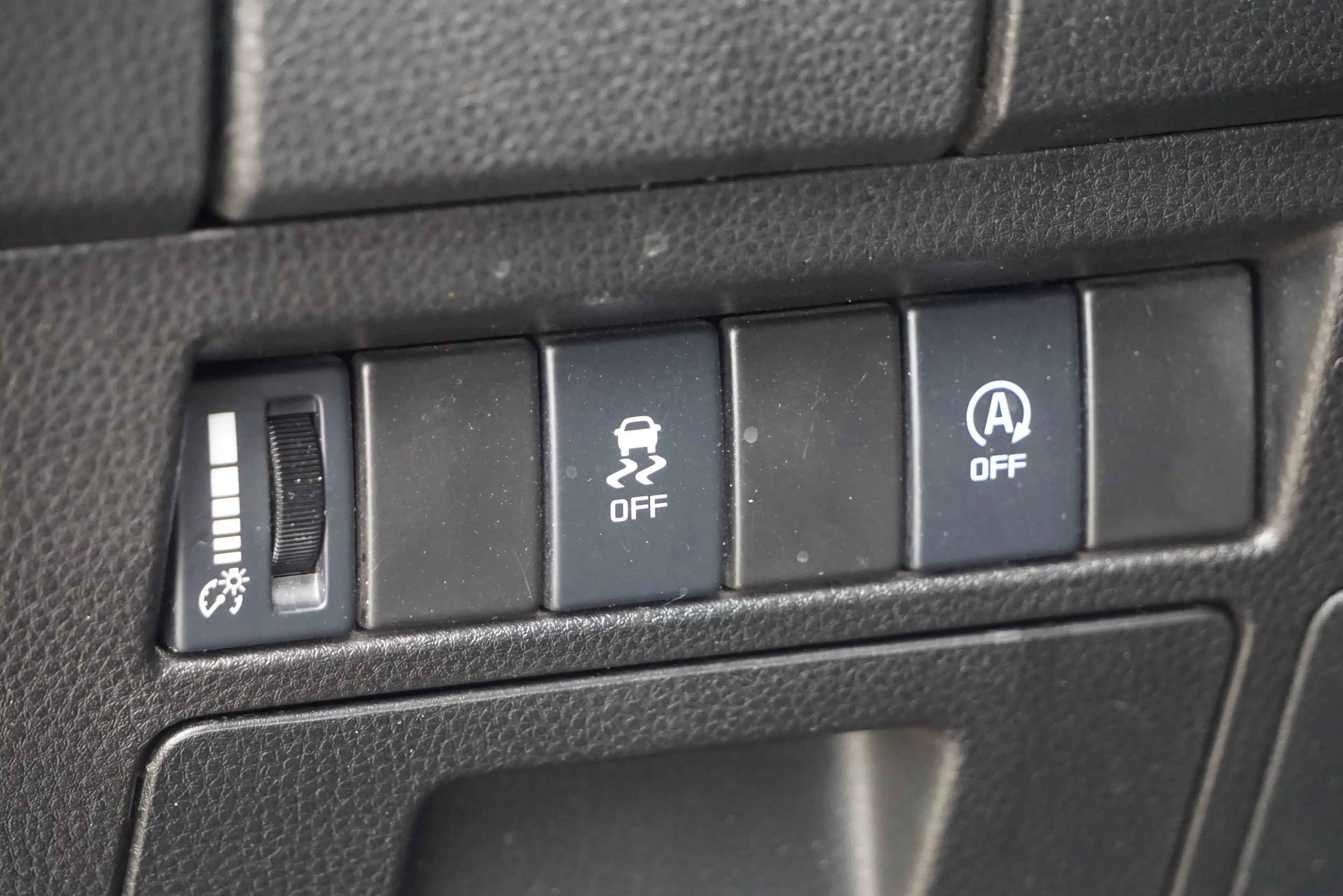 Isuzu D-Max 1.9 TURBO D 4WD X-SERIES HARDTOP CARPLAY CARNET COMPLET — photo 9