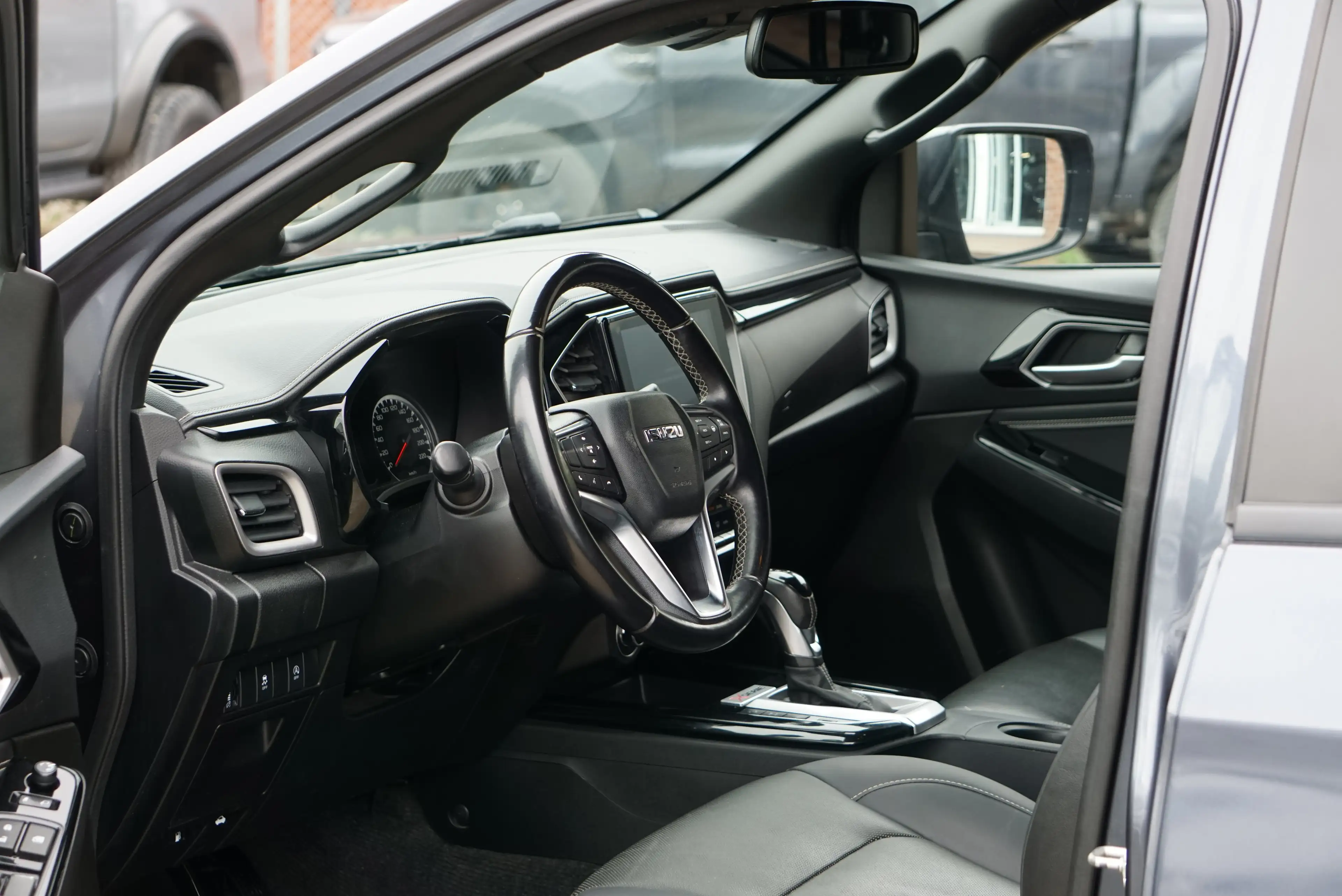 Isuzu D-Max 1.9 TURBO D 4WD X-SERIES HARDTOP CARPLAY CARNET COMPLET — photo 7