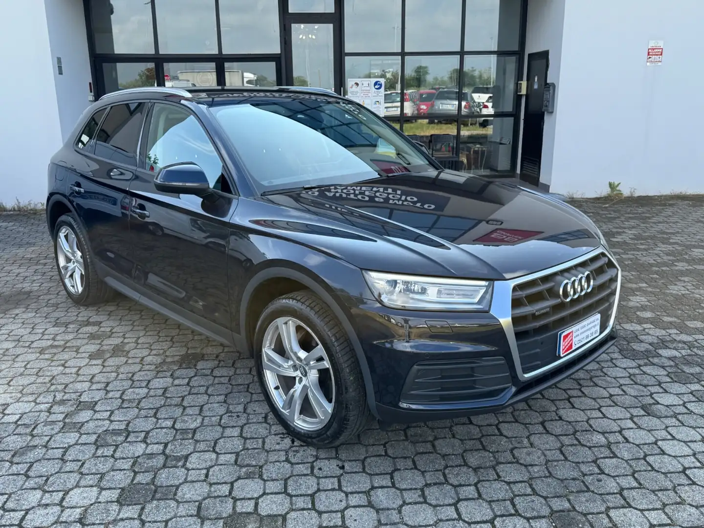 Audi Q5 40 TDI quattro S tronic Business Blau - 2