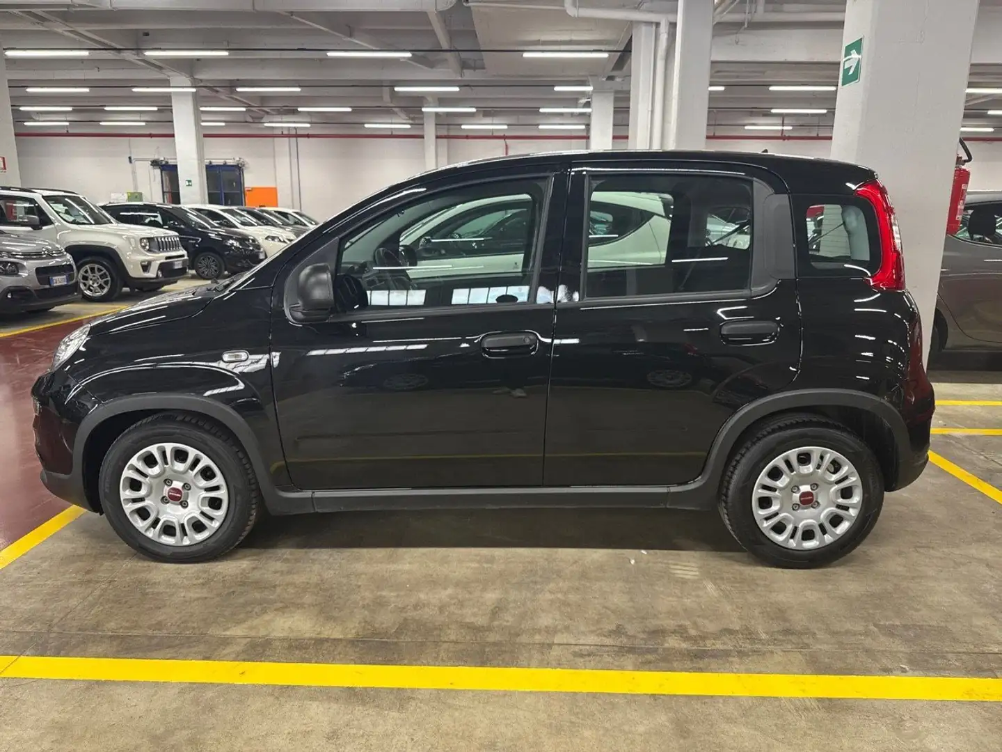 Fiat Panda 1.0 FireFly 70cv S&S Hybrid Zwart - 2
