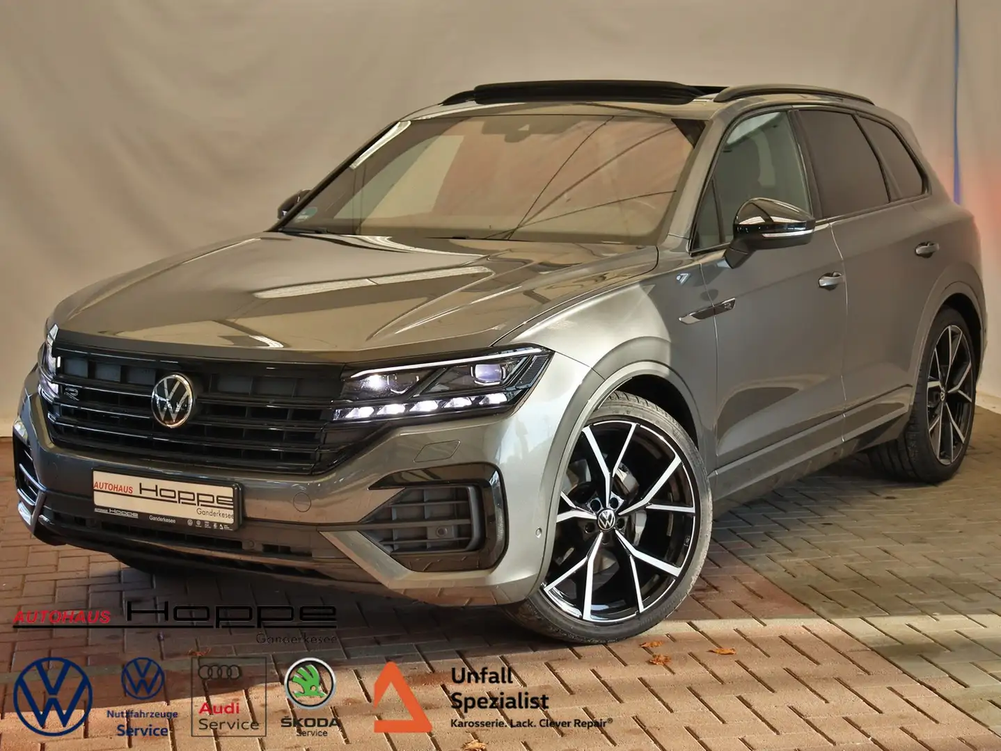 Volkswagen Touareg R-Line 3.0 l V6 TDI AHK+BLACKSTYLE+MATRIX+PANO+... Grijs - 1