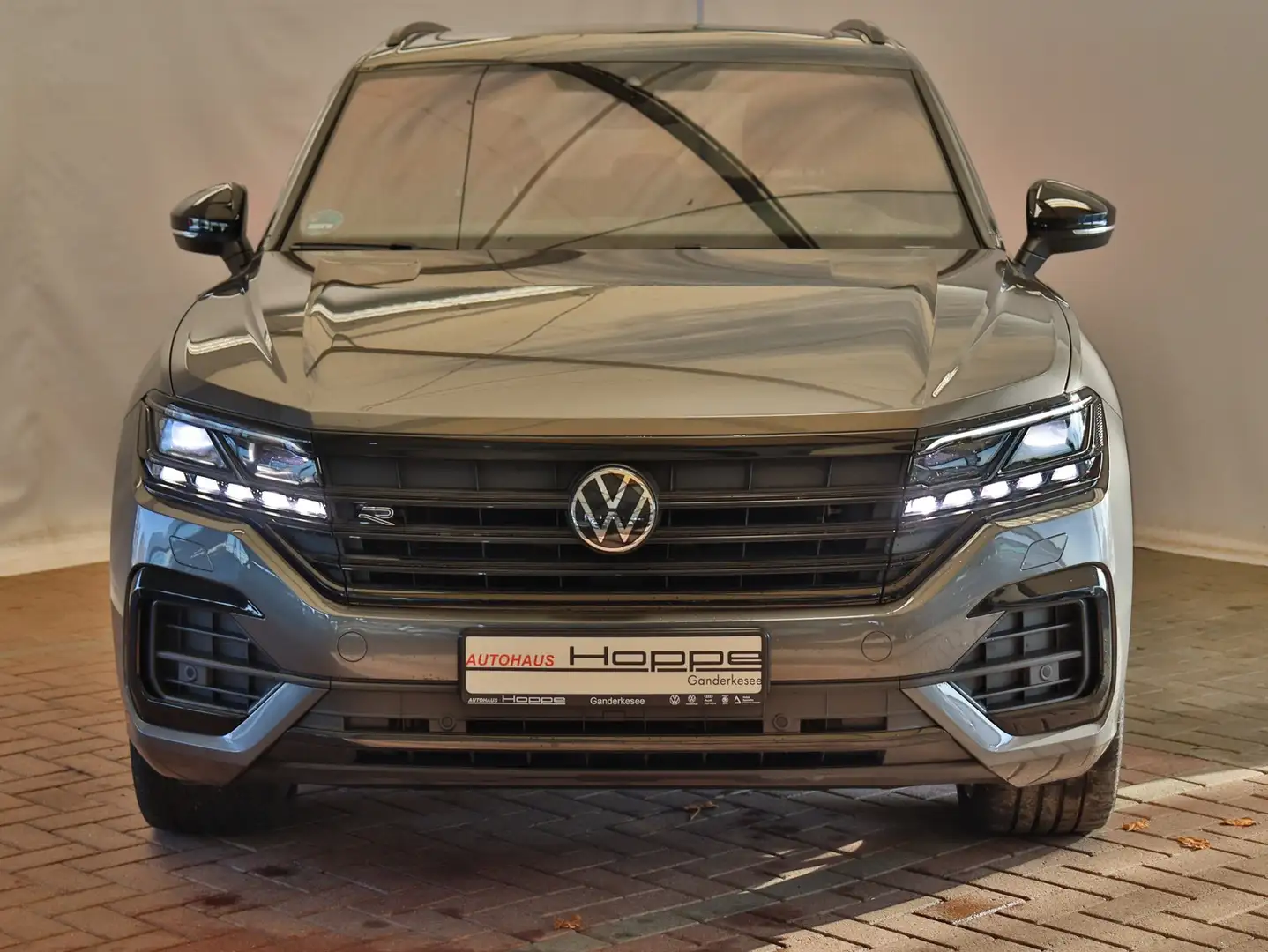 Volkswagen Touareg R-Line 3.0 l V6 TDI AHK+BLACKSTYLE+MATRIX+PANO+... Grijs - 2