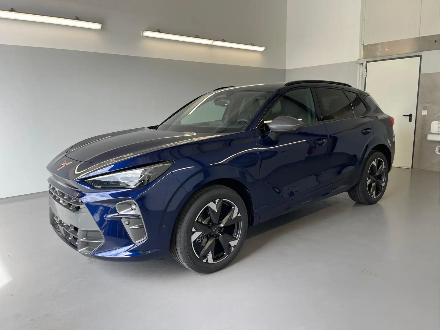 CUPRA Terramar 1.5 eTSI DSG Matrix+Kessy+AHK+HUD+Navi+Dinamica... Blau - 1
