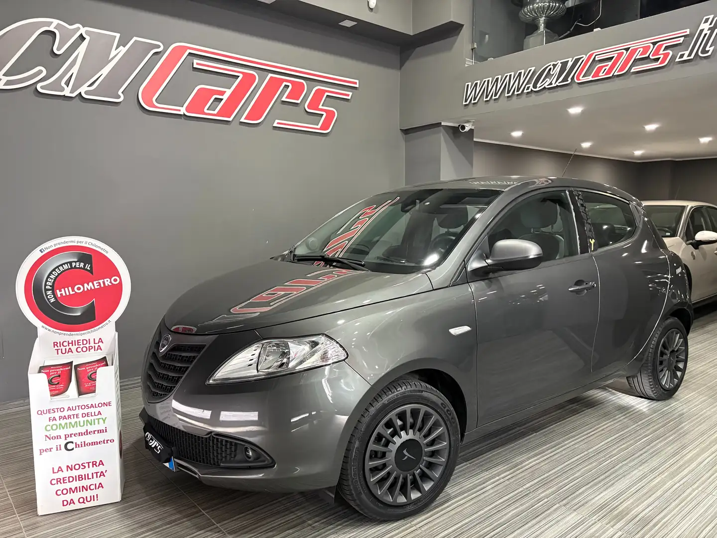 Lancia Ypsilon 1.3 MJT 95cv Elefantino ITALIANA Grau - 1