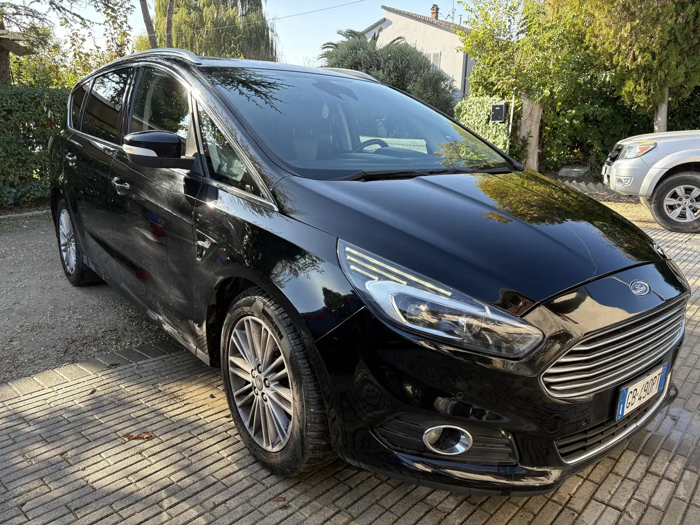 Ford S-Max 2.0 tdci Titanium Business awd s&s 180cv powershif Zwart - 2