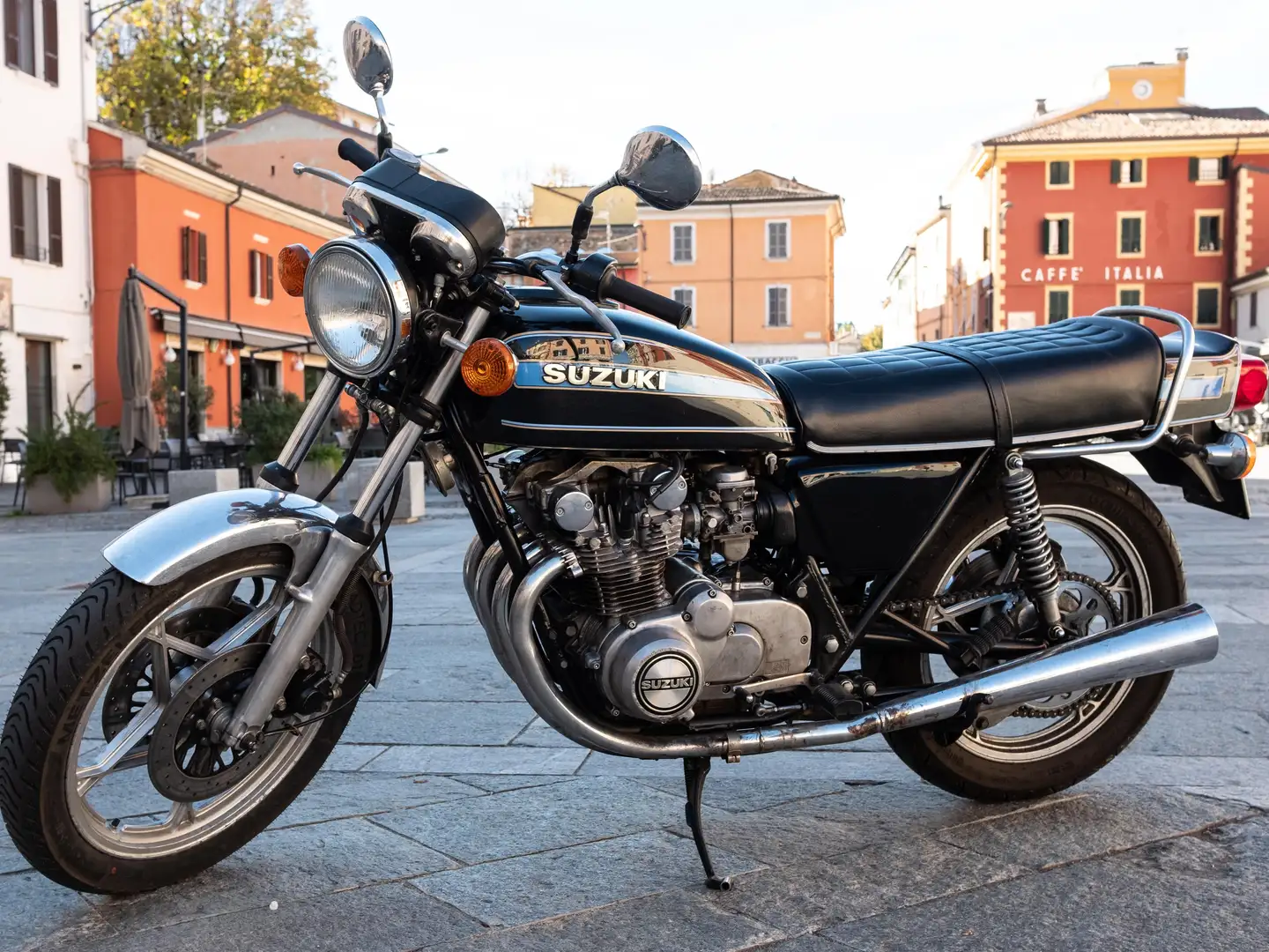 Suzuki GS 550 E Negro - 1