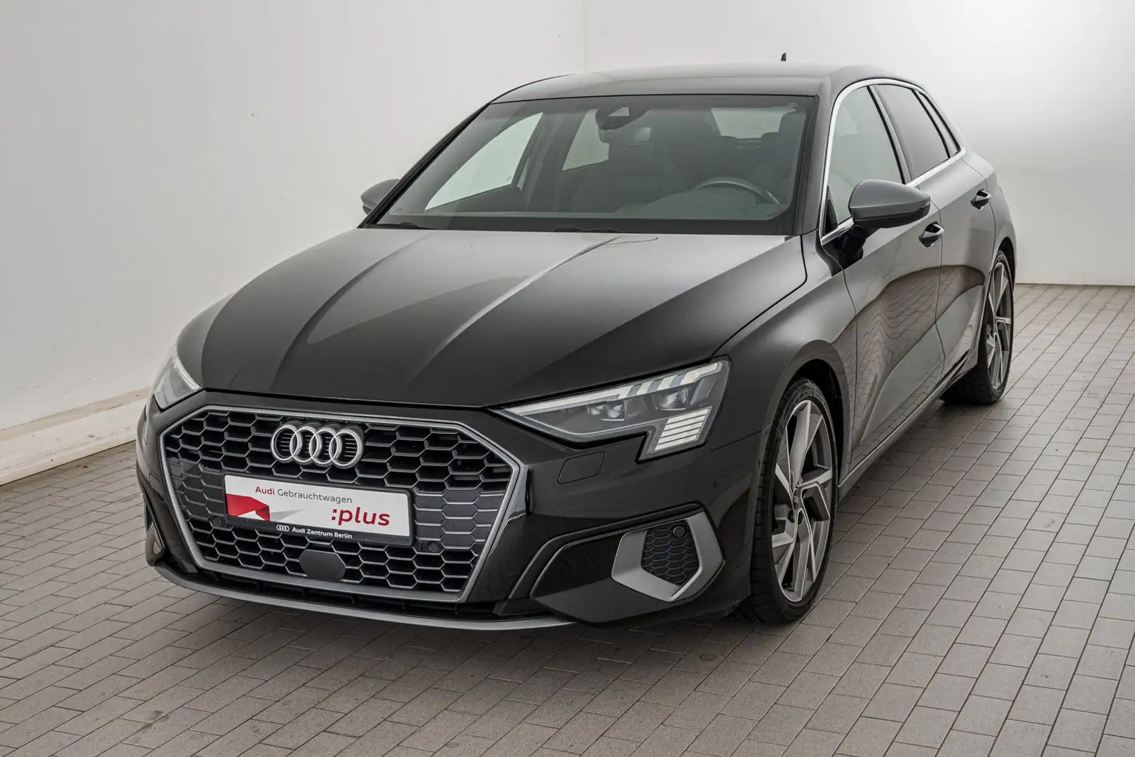 Audi A3 35 TFSI S tr. MATRIX NAVI VIRTUAL Schwarz - 2
