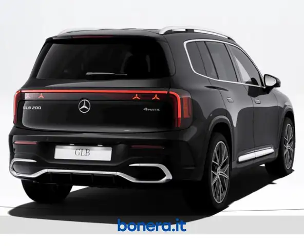 Mercedes-Benz GLB view 3