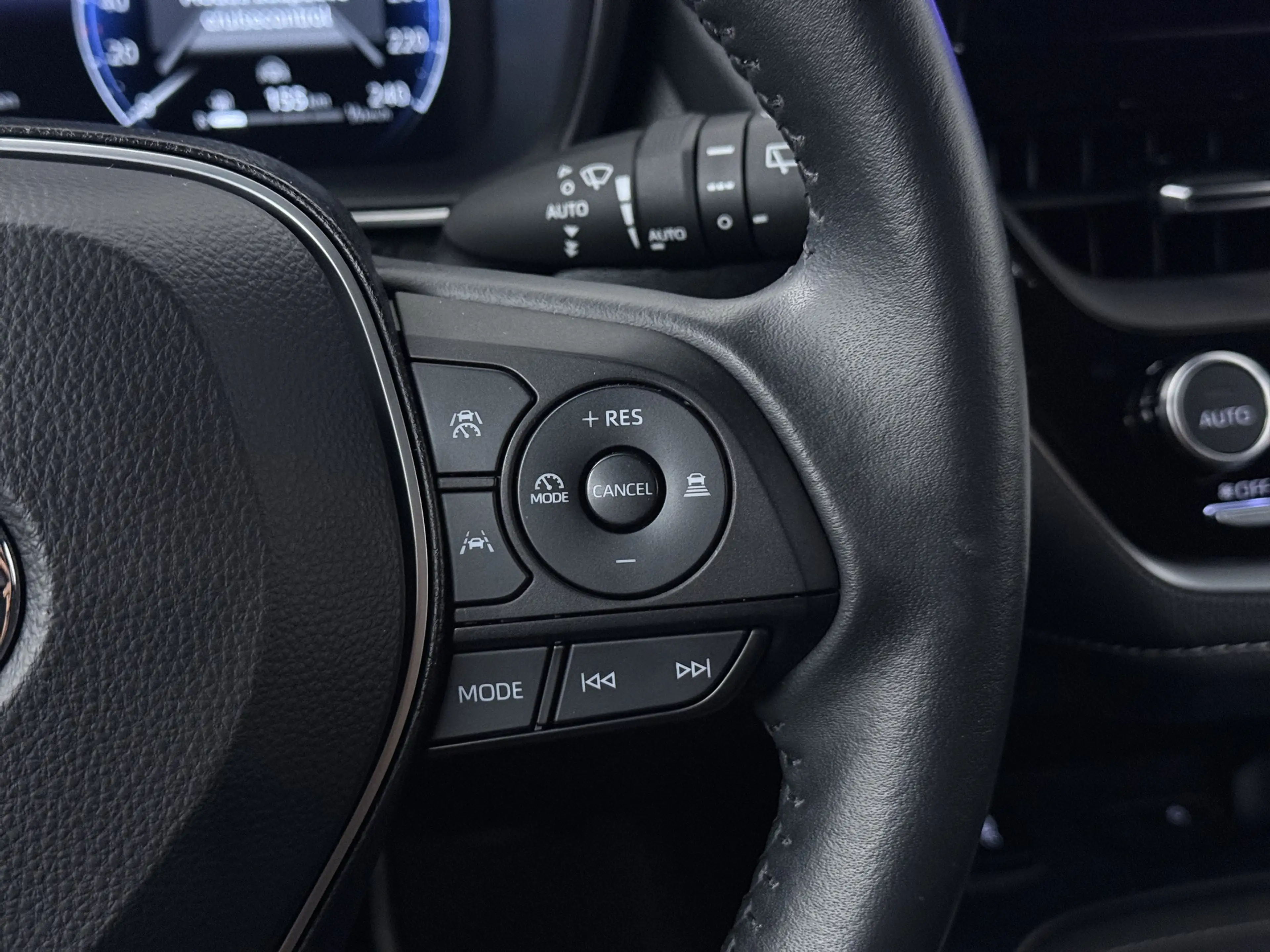 Toyota Corolla Touring Sports Hybrid 140 Executive — photo 9