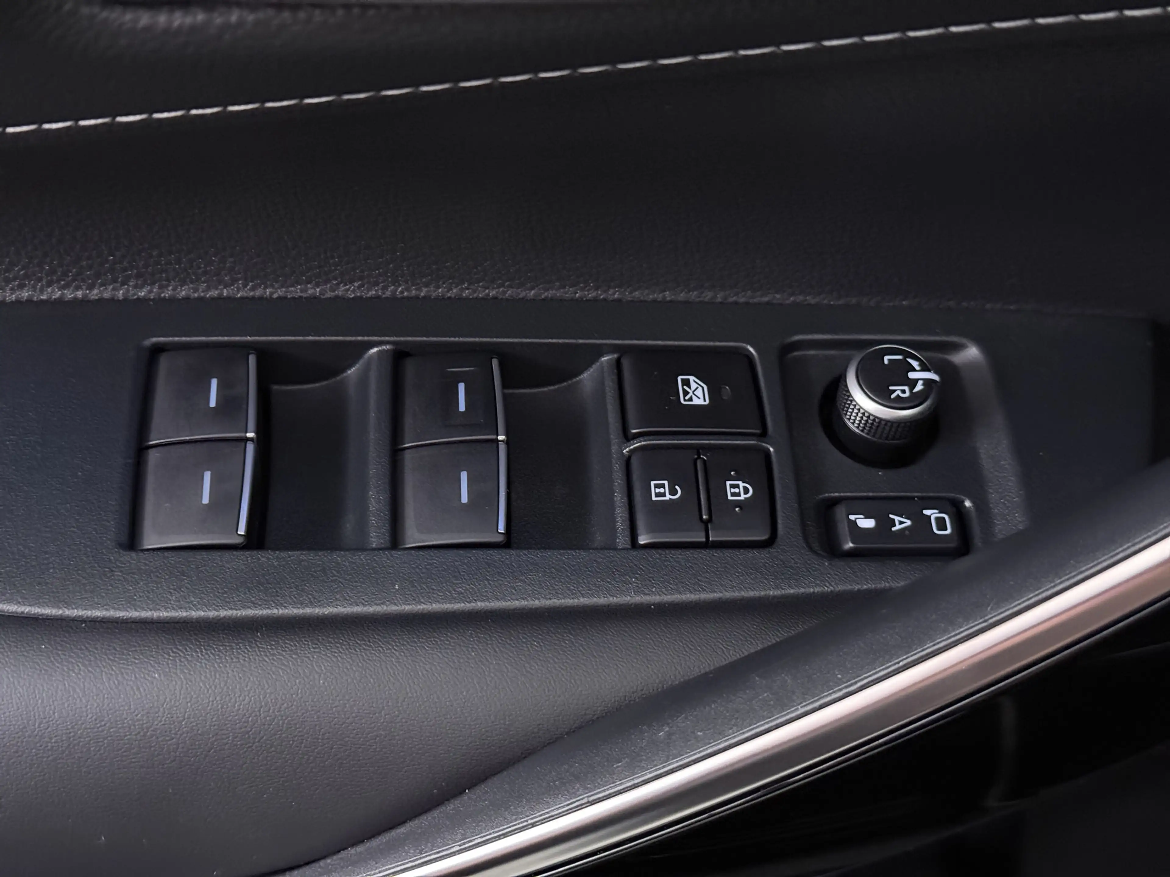 Toyota Corolla Touring Sports Hybrid 140 Executive — photo 4
