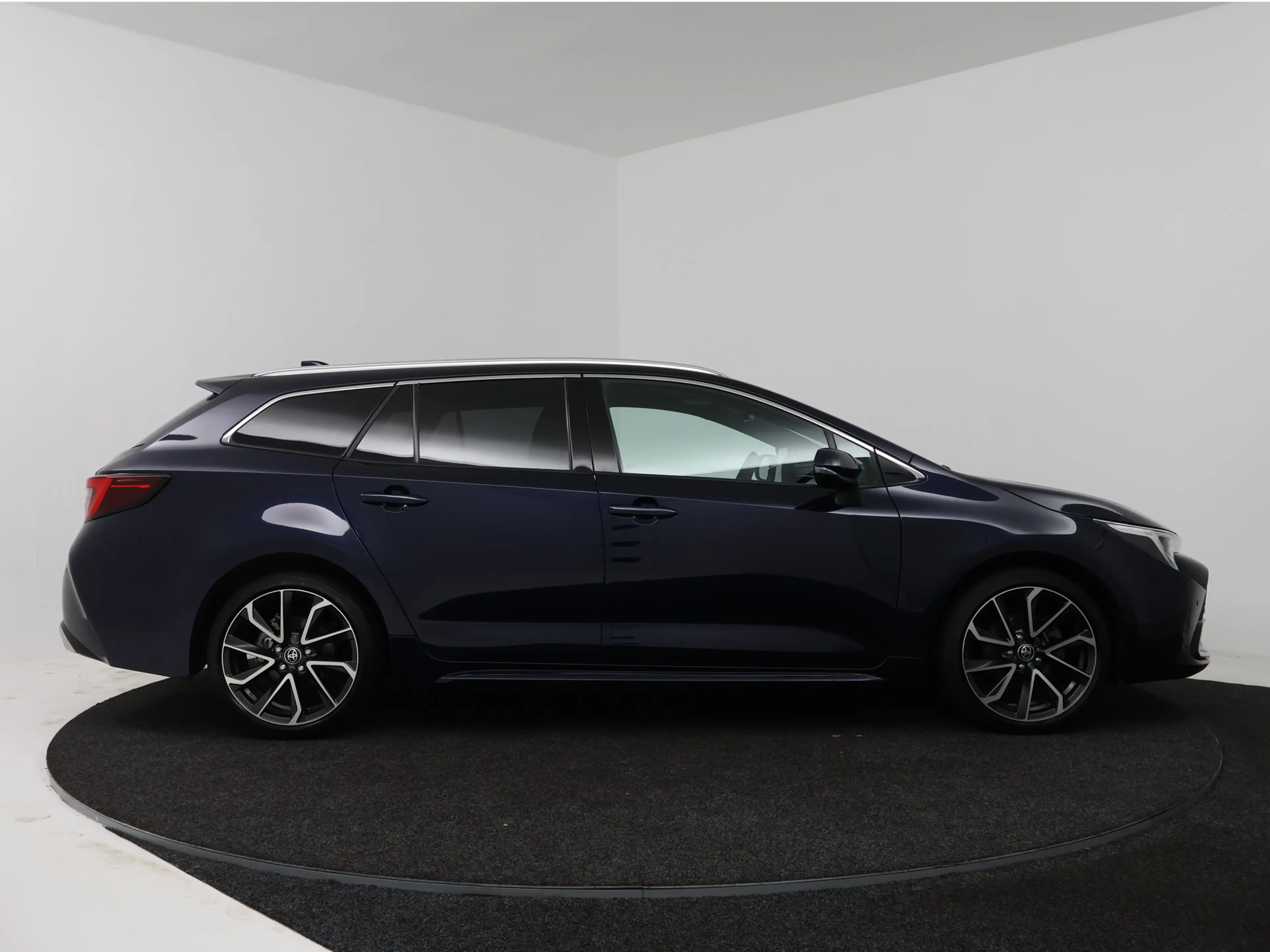 Toyota Corolla Touring Sports Hybrid 140 Executive — photo 14