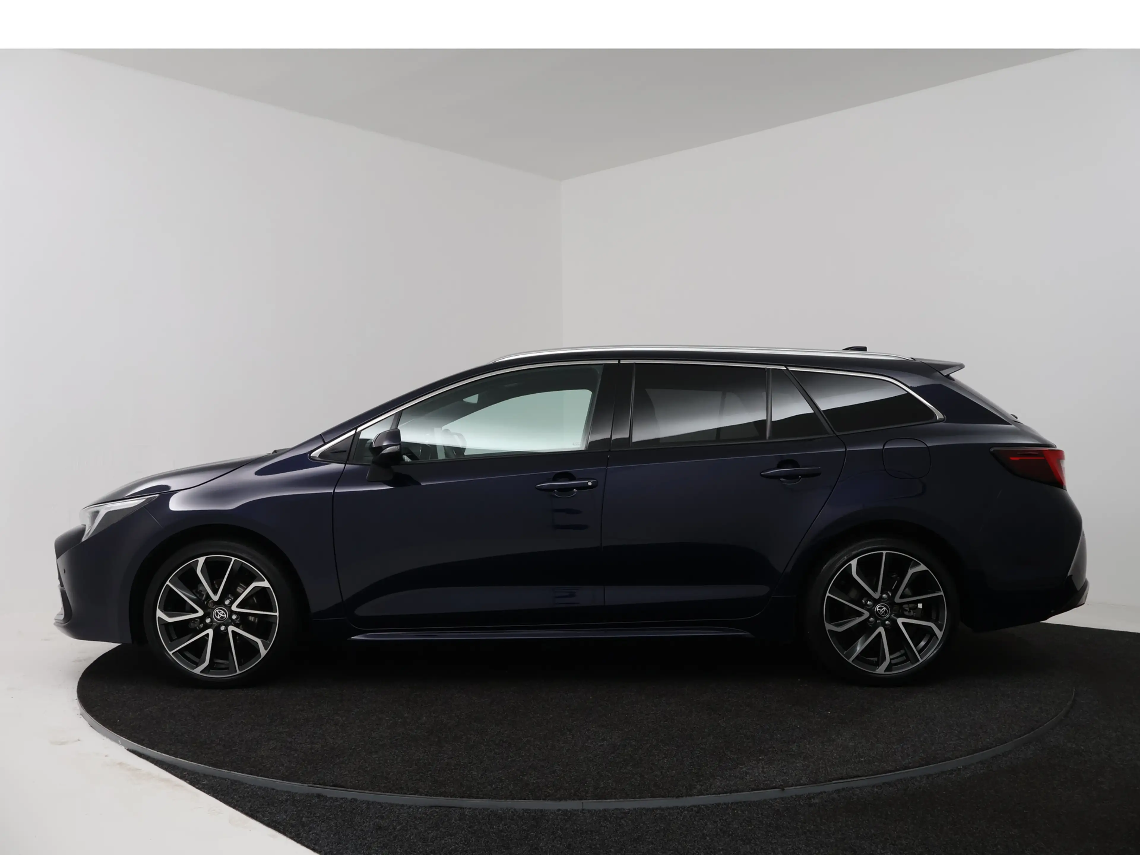 Toyota Corolla Touring Sports Hybrid 140 Executive — photo 3