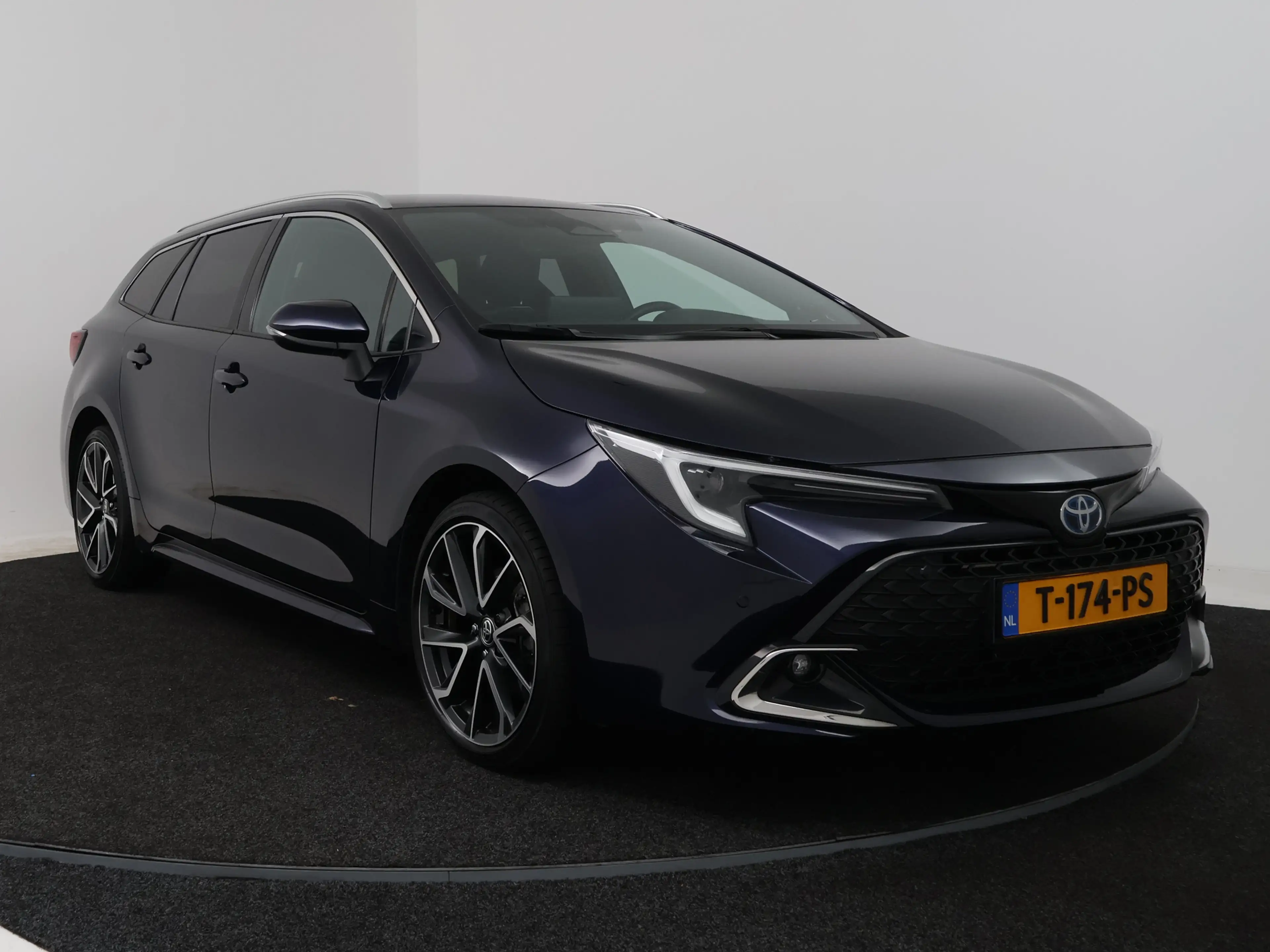 Toyota Corolla Touring Sports Hybrid 140 Executive — photo 15