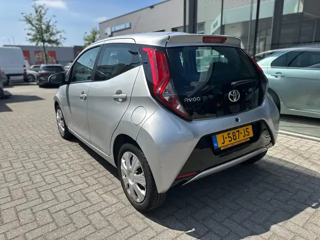 Toyota Aygo view 9