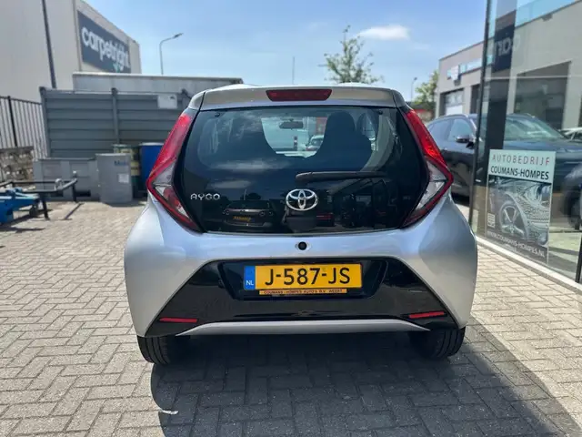 Toyota Aygo view 8