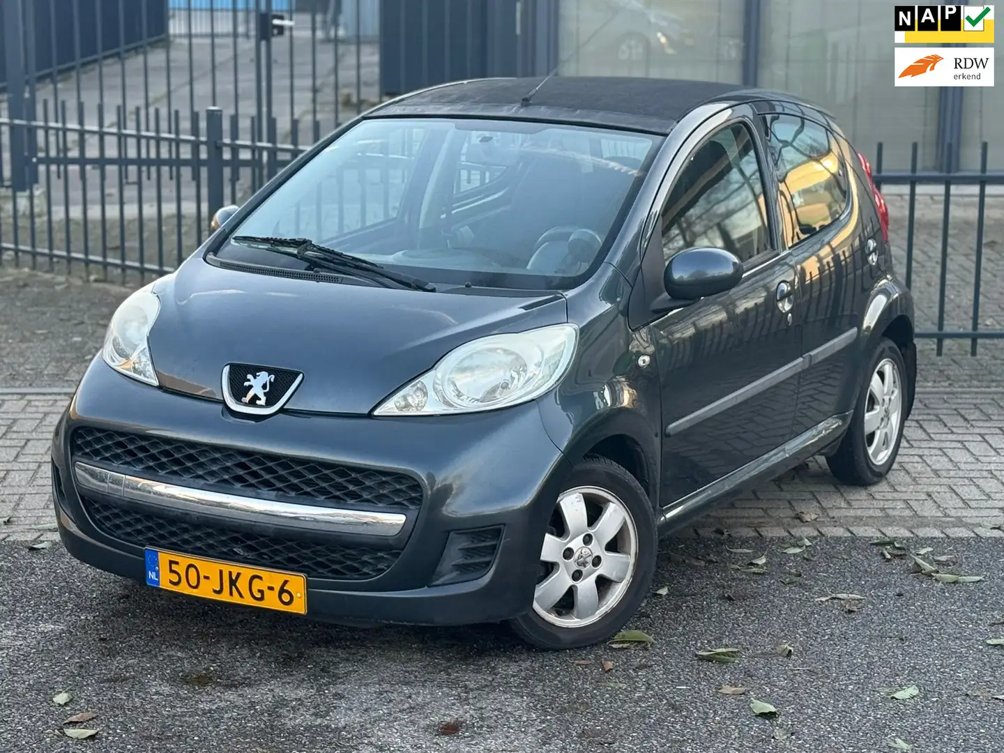 Peugeot 107 1.0 / APK / 12V Sublime Grau - 1
