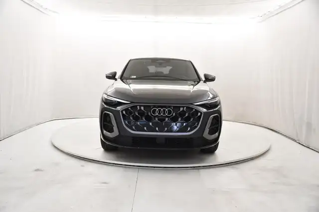 Audi Q5 view 5