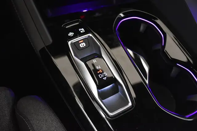 Audi Q5 view 12