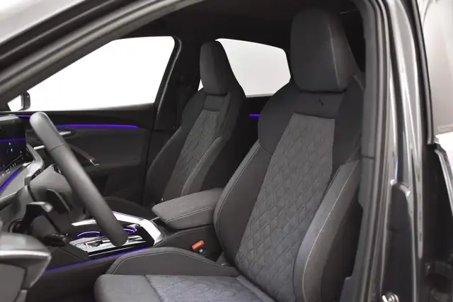 Audi Q5 view 13